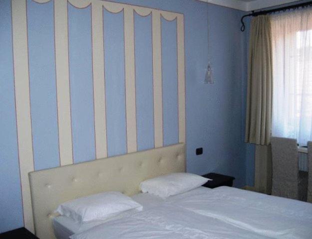 Hotel Casa Arizzoli Cannobio Oda fotoğraf